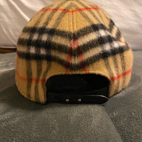 Burberry wool cap/hat - Picture 6 of 8